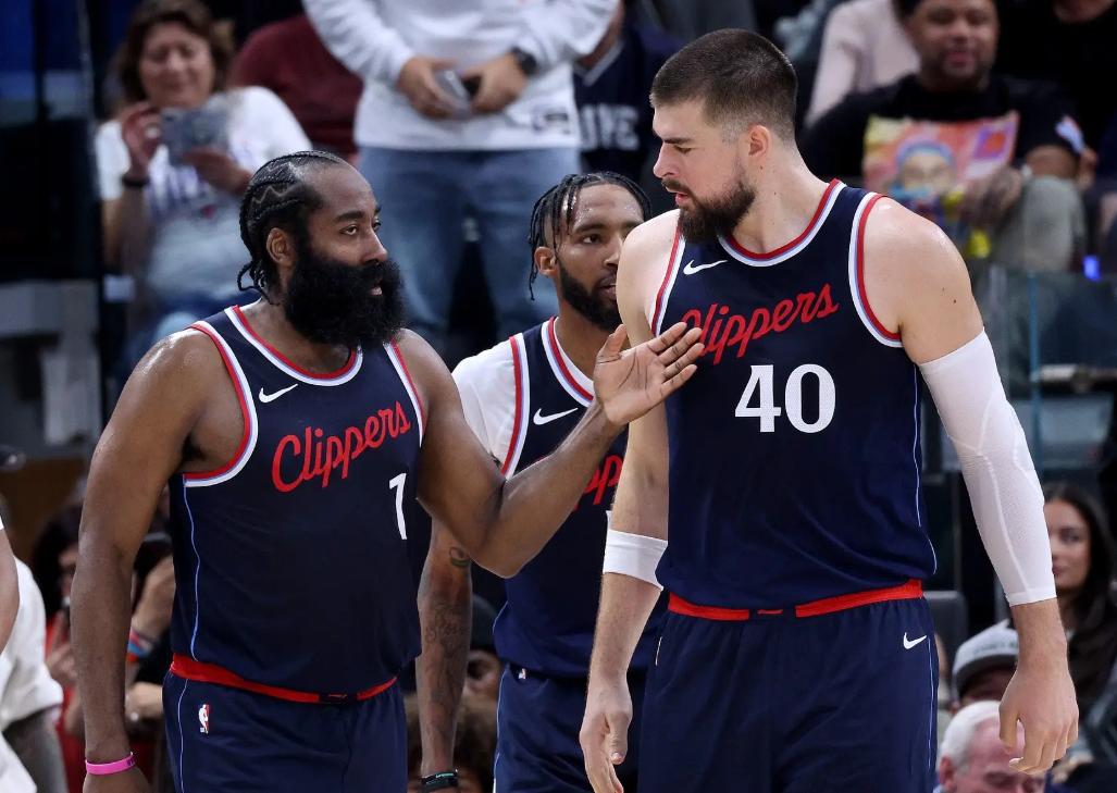 关于门兴格拉德巴赫发布备战花絮,赛后再遭质疑,NBA常规赛任务艰巨,轮换策略成焦点的信息 关于门兴格拉德巴赫发布备战花絮,赛后再遭质疑,NBA常规赛任务艰巨,轮换策略成焦点的信息