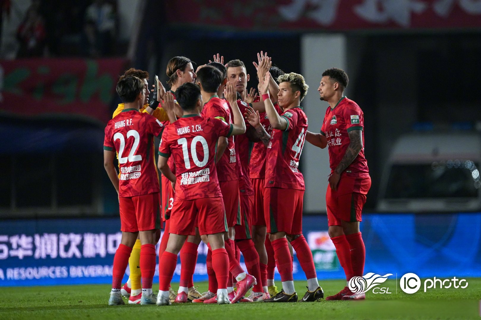 赛地聚焦：中超今晨热度飙升，上海海港门线救险，压力陡增，团队化学反应显著的简单介绍kaiyun sports下载