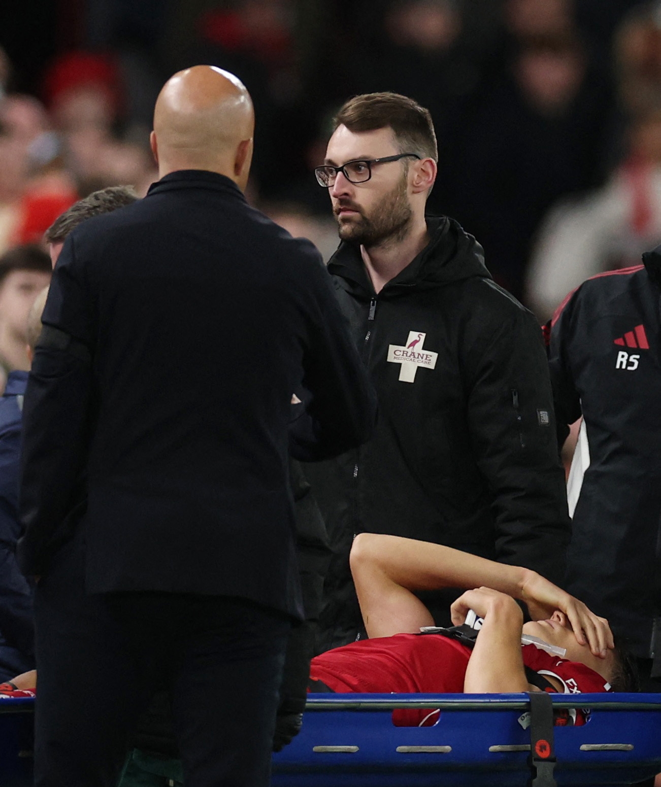 包含利物浦集结日官宣签约那不勒斯围绕欧联主帅复盘，纽卡斯尔加时末段再遭质疑直接炸裂的词条